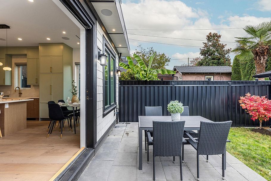 2334 E 5th Avenue Vancouver, BC - 21