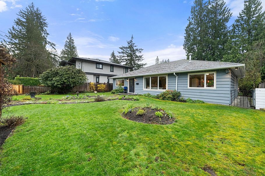 1085 Edgewood Road North Vancouver, BC - 2