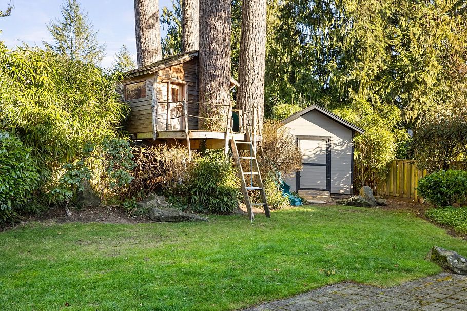 4198 Sunset Boulevard North Vancouver, BC - 35