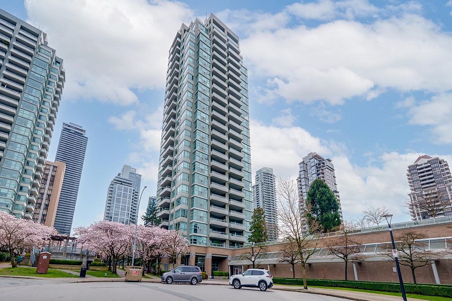2105 4398 Buchanan Street Burnaby, BC - 1