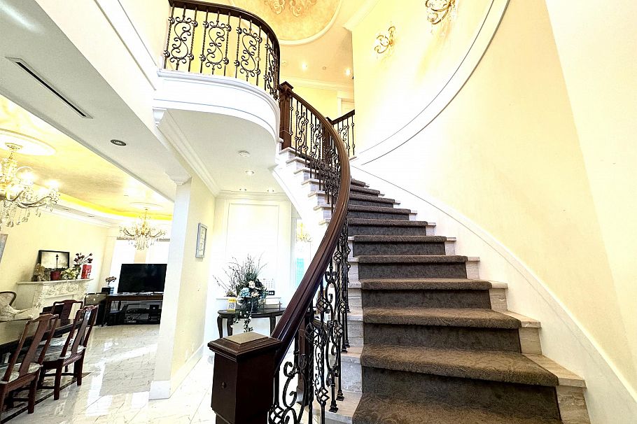 1562 W 40th Avenue Vancouver, BC - 10