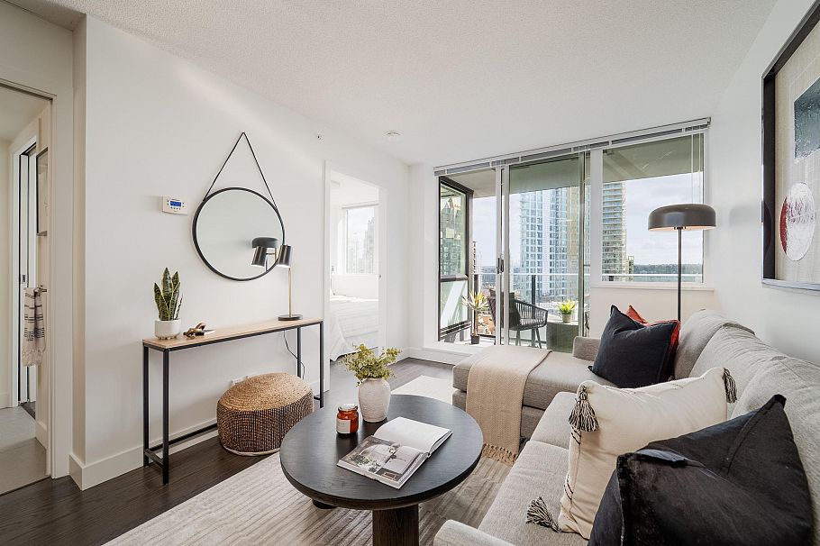 1703 1325 Rolston Street Vancouver, BC - 3