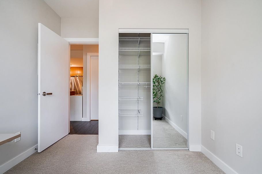 208 1330 Marine Drive North Vancouver, BC - 22