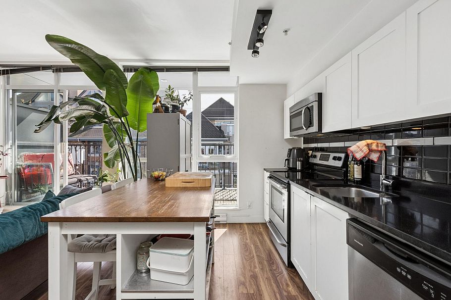 406 2511 Quebec Street Vancouver, BC - 9