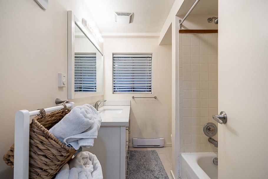 4338 W 2nd Avenue Vancouver, BC - 27