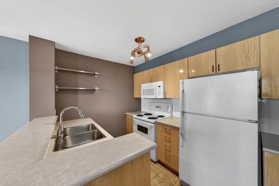 909 2733 Chandlery Place Vancouver, BC - 10