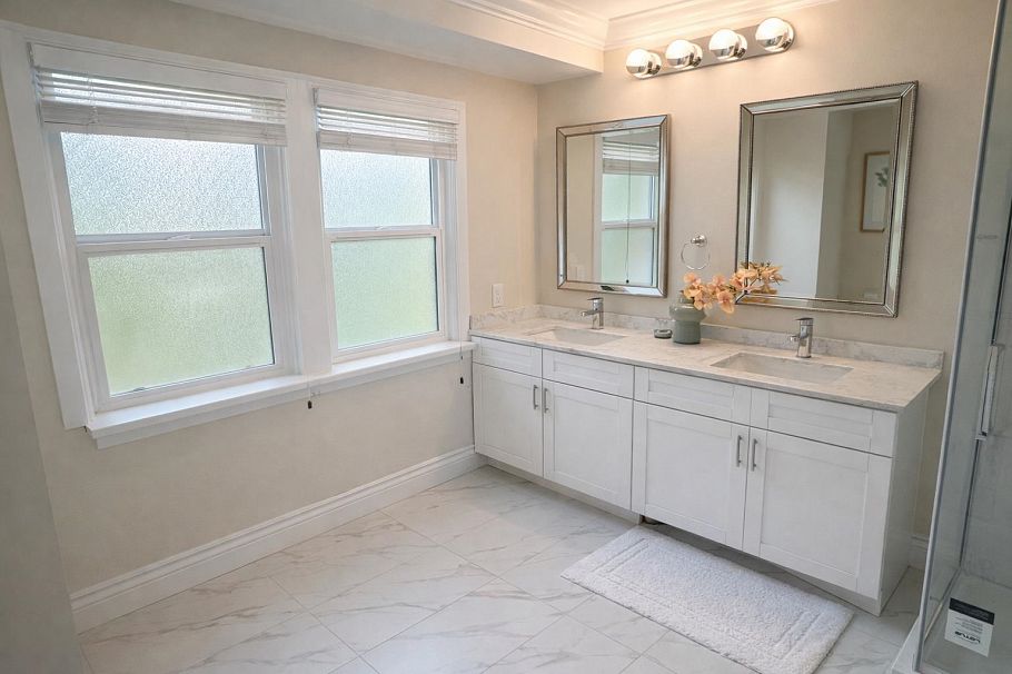 4786 W 4th Avenue Vancouver, BC - 9