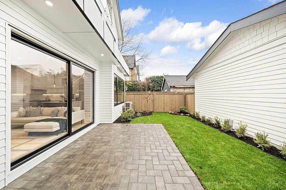 2965 Glen Drive Vancouver, BC - 29