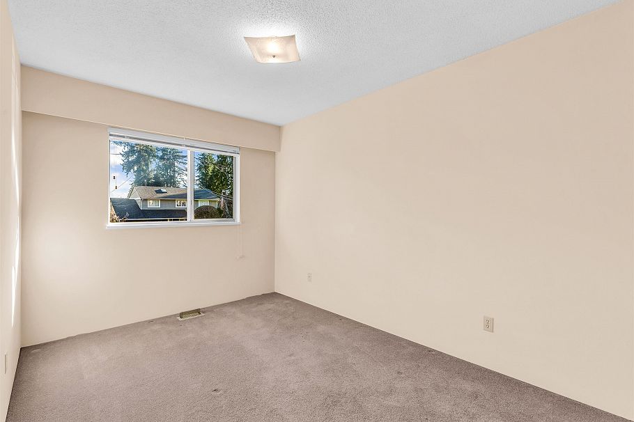 1110 Lodge Road North Vancouver, BC - 22