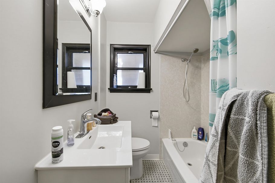 14 W 37th Avenue Vancouver, BC - 7