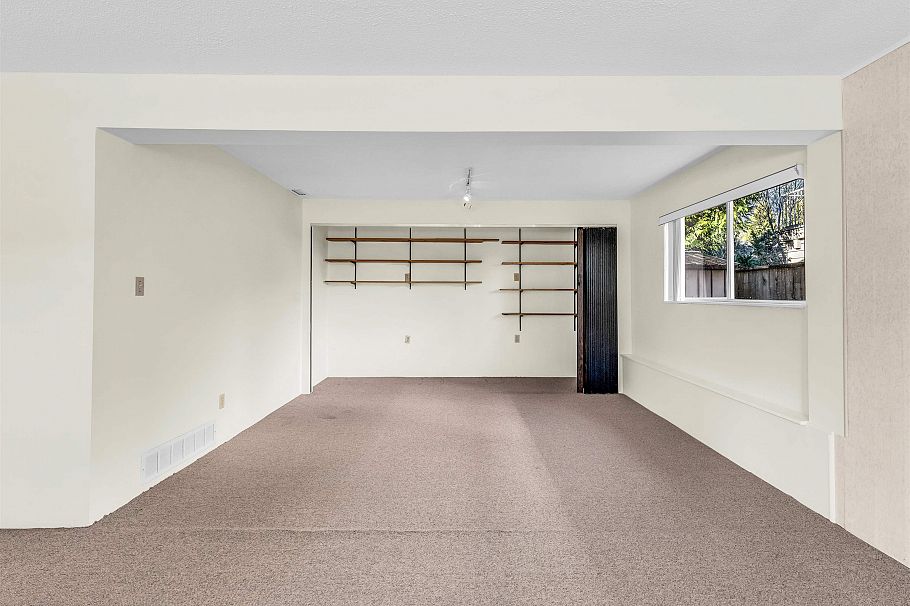 1110 Lodge Road North Vancouver, BC - 31