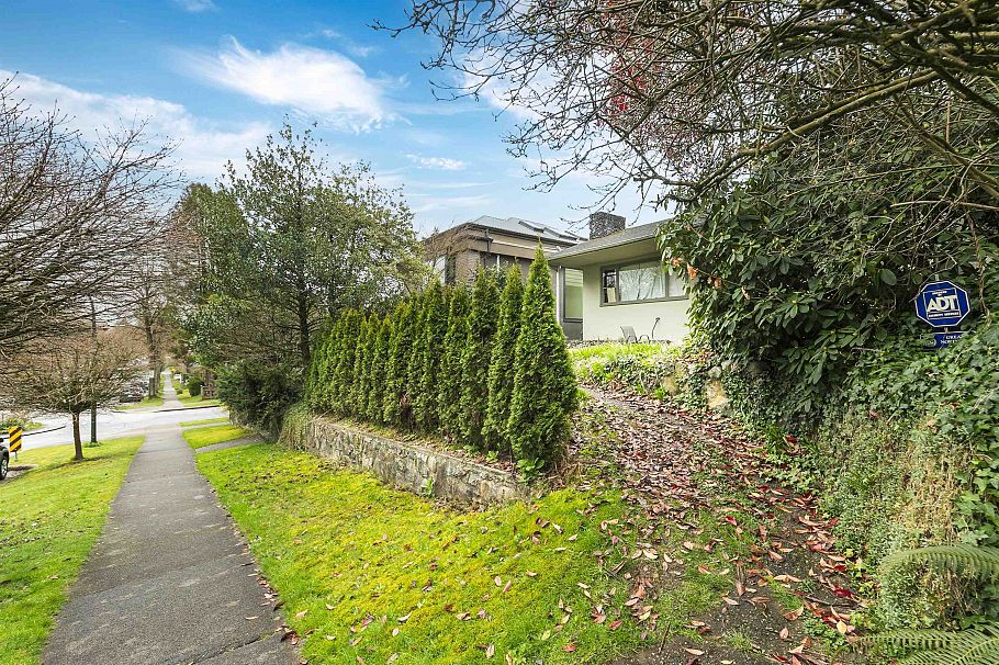 14 W 37th Avenue Vancouver, BC - 19