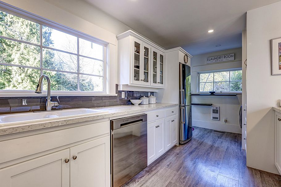 3039 St. Georges Avenue North Vancouver, BC - 11