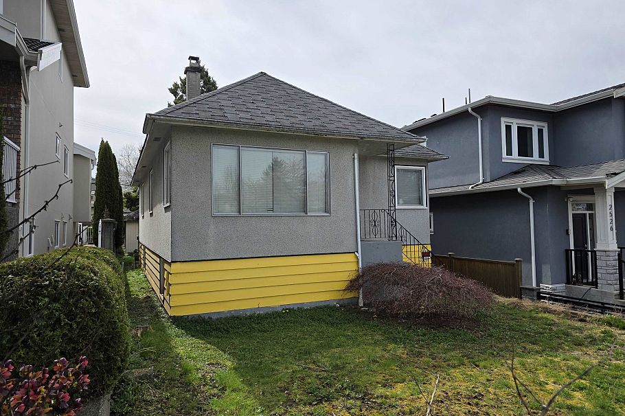 2530 7th Avenue Vancouver, BC - 3