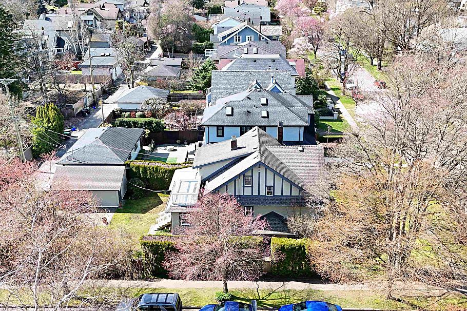 4402 W 12th Avenue Vancouver, BC - 30