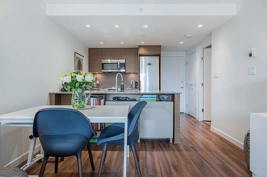 319 135 E 17th Street North Vancouver, BC - 10