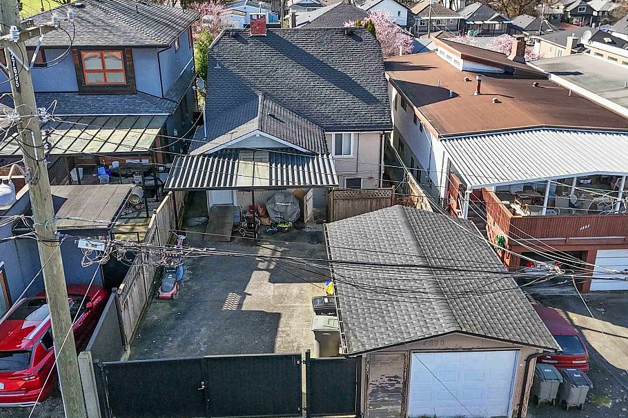 4890 Dumfries Street Vancouver, BC - 3