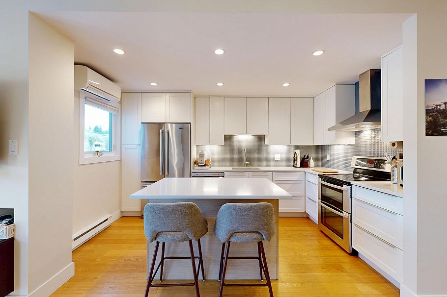 304 1528 Bowser Avenue North Vancouver, BC - 4