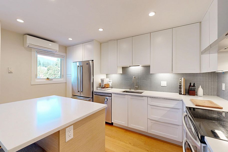 304 1528 Bowser Avenue North Vancouver, BC - 5