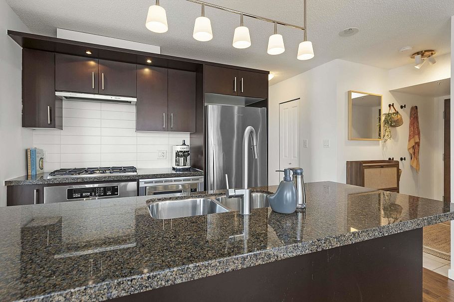 706 1650 W 7th Avenue Vancouver, BC - 16