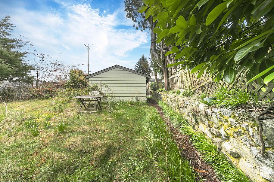 14 W 37th Avenue Vancouver, BC - 13