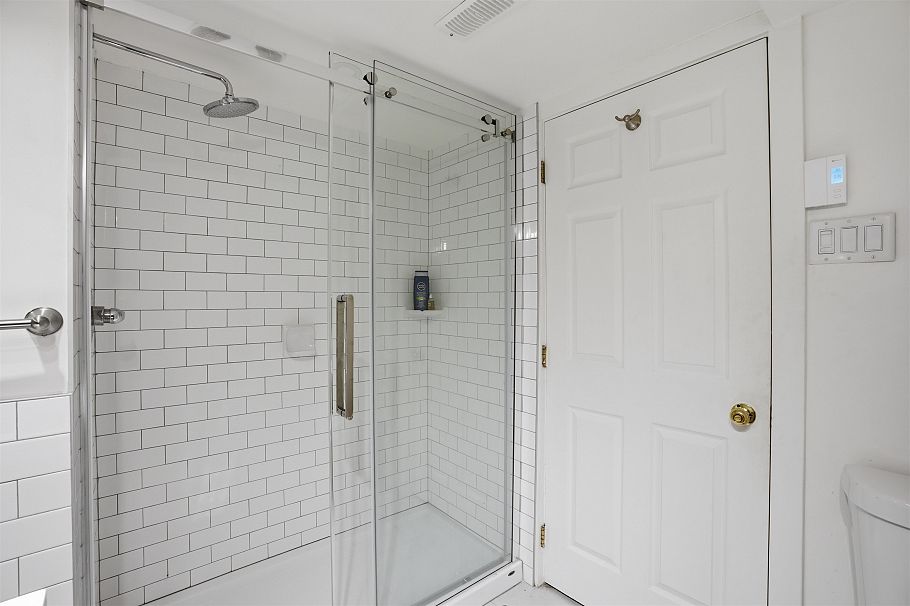 3350 W 3rd Avenue Vancouver, BC - 23