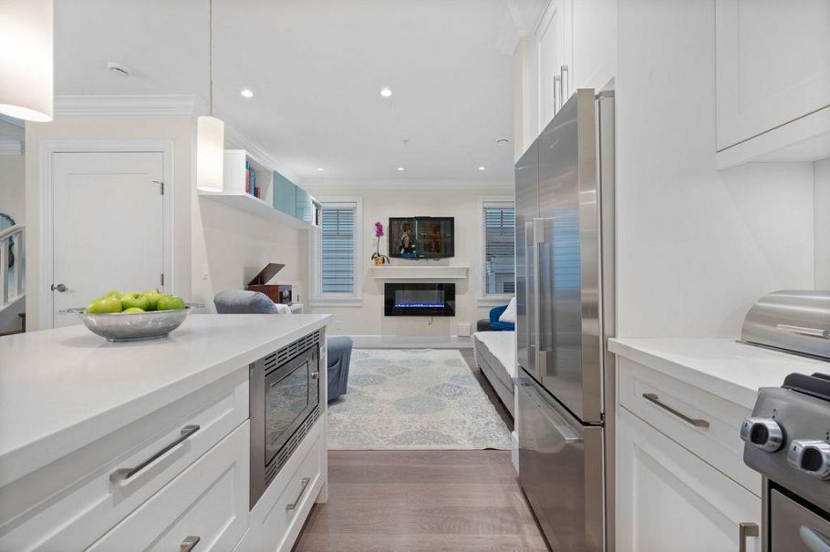 5681 Killarney Street Vancouver, BC - 12