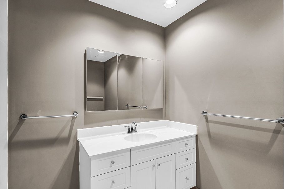 1110 Lodge Road North Vancouver, BC - 25