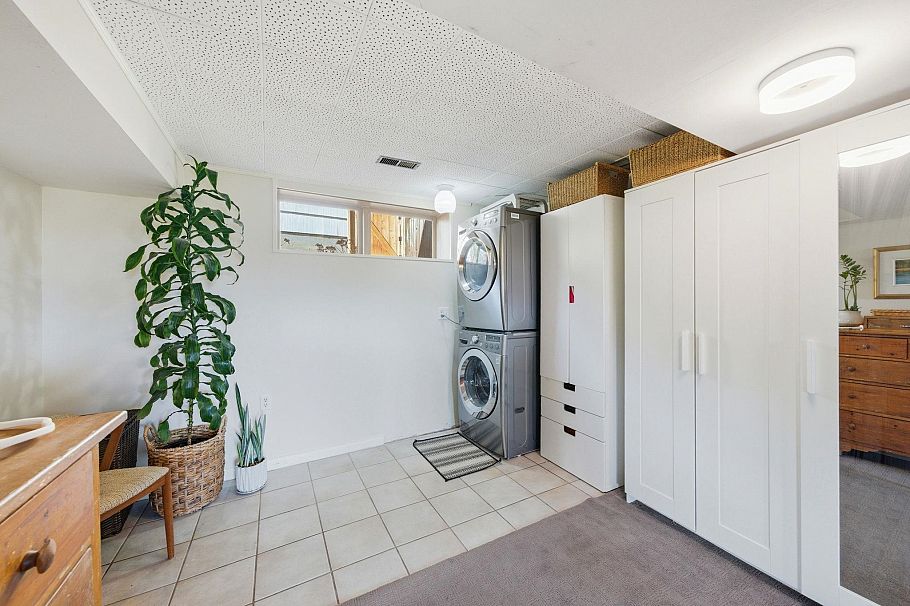 487 Roslyn Boulevard North Vancouver, BC - 25