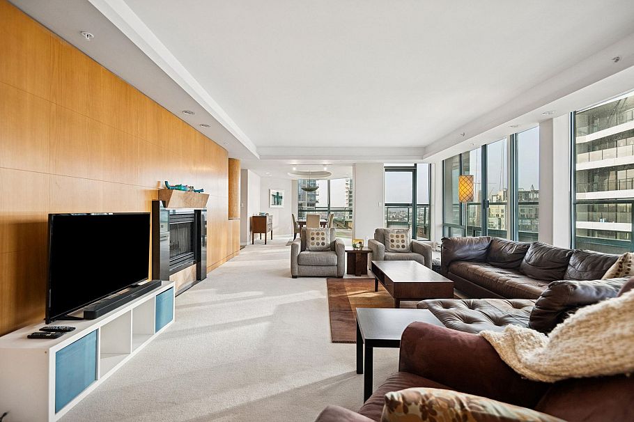 PH 3-4 1383 Howe Street Vancouver, BC - 2