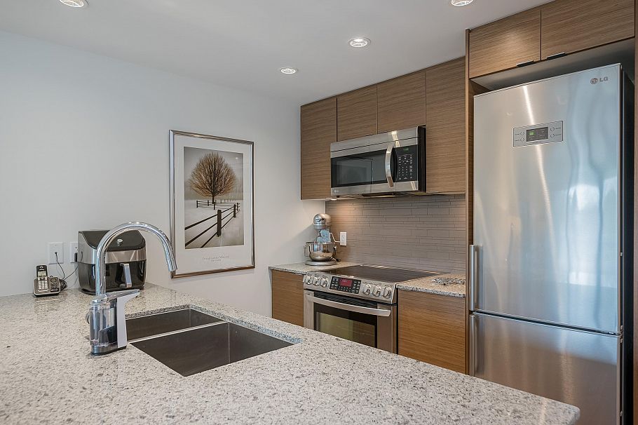 319 135 E 17th Street North Vancouver, BC - 7