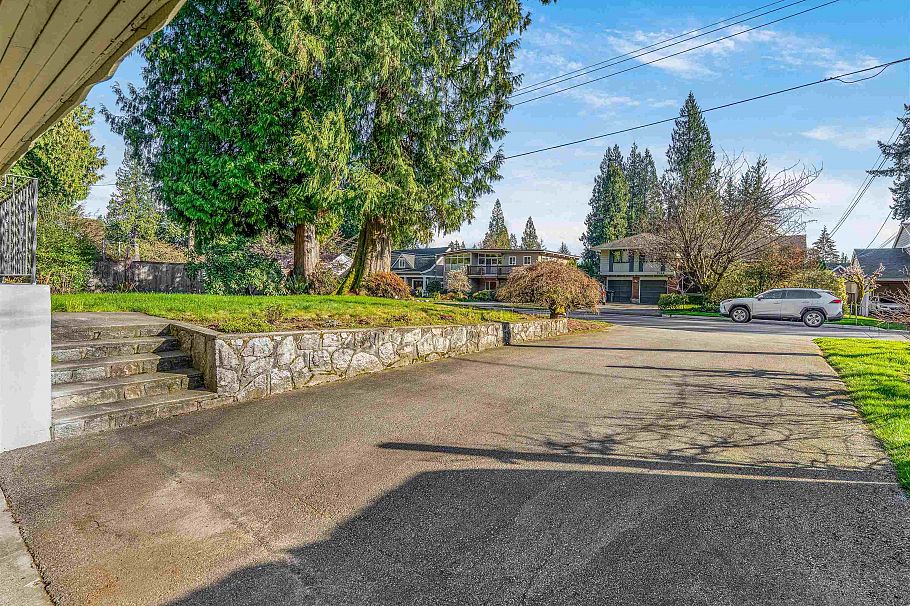 1110 Lodge Road North Vancouver, BC - 4