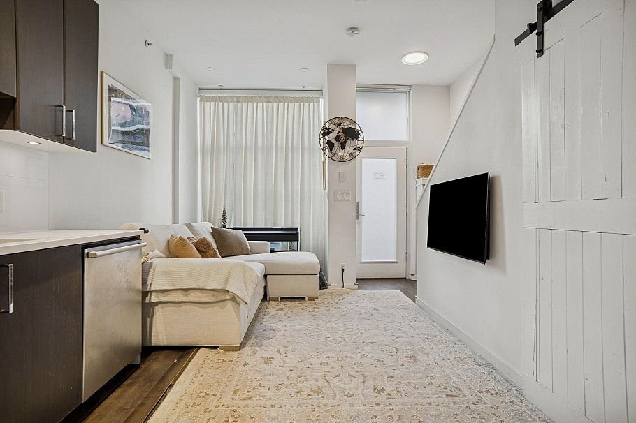 62 W 1st Avenue Vancouver, BC - 3