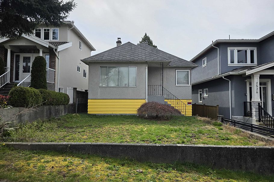 2530 7th Avenue Vancouver, BC - 1