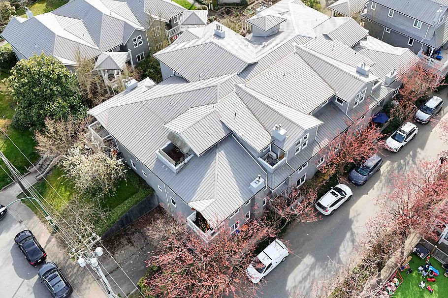 304 1528 Bowser Avenue North Vancouver, BC - 31