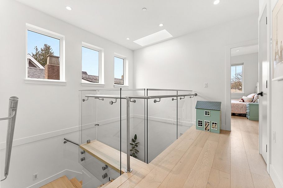 3123 W 16th Avenue Vancouver, BC - 22