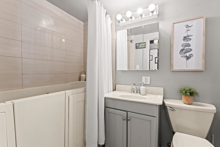 304 1975 Pendrell Street Vancouver, BC - 16