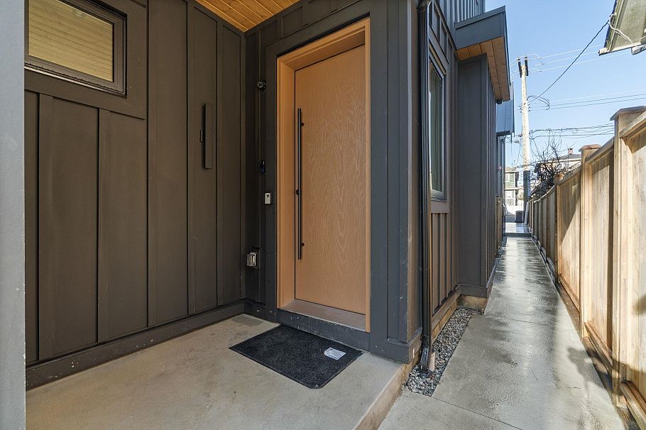 2 1945 E 13th Avenue Vancouver, BC - 14