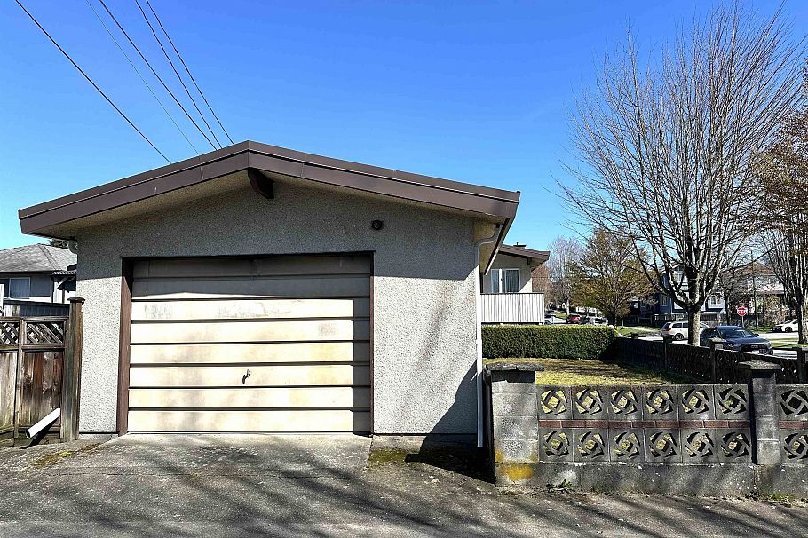 3191 Renfrew Street Vancouver, BC - 8