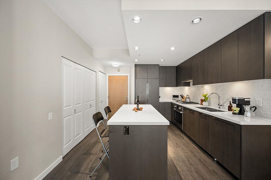 303 3188 Riverwalk Avenue Vancouver, BC - 5