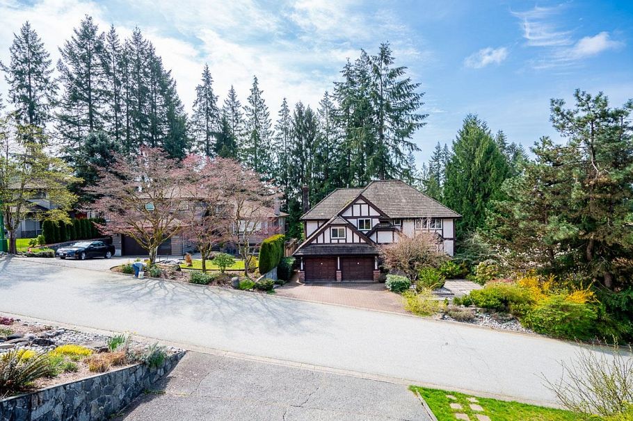 2940 Dresden Way North Vancouver, BC - 2