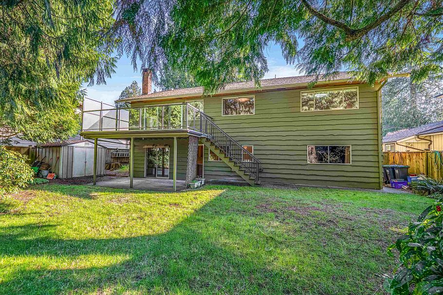 1110 Lodge Road North Vancouver, BC - 37