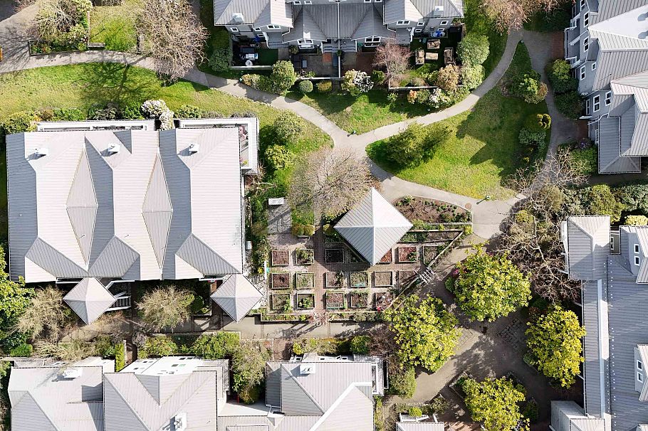 304 1528 Bowser Avenue North Vancouver, BC - 36