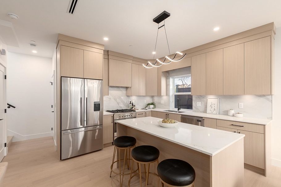 1 3506 E Pender Street Vancouver, BC - 9