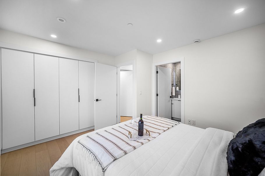 1 3576 E Pender Street Vancouver, BC - 7