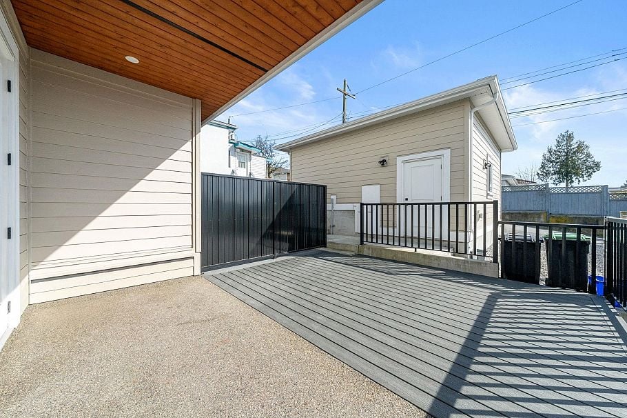 1548 E 41st Avenue Vancouver, BC - 8