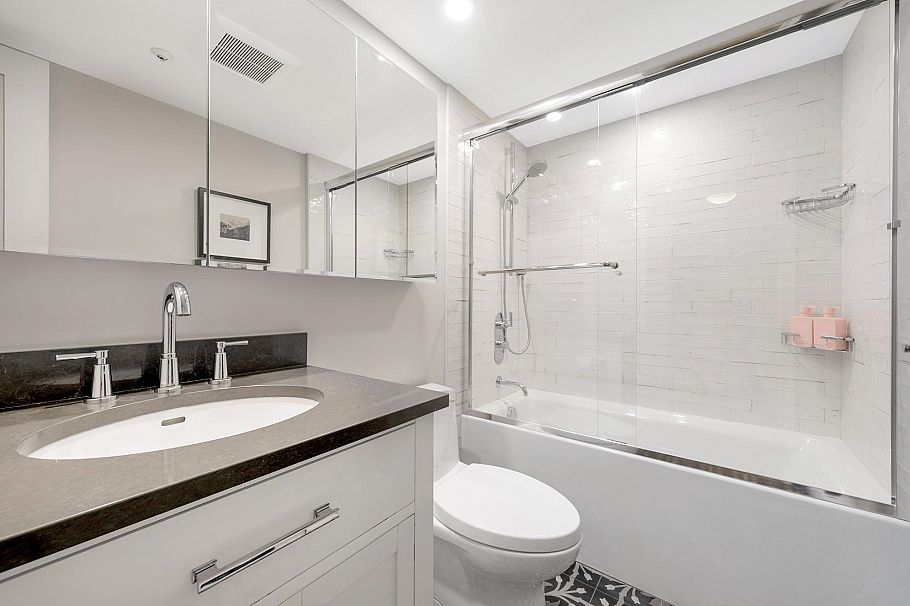 796 W 15th Avenue Vancouver, BC - 24