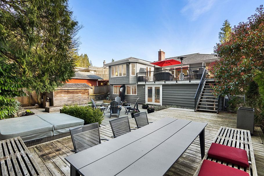 956 Belvista Crescent North Vancouver, BC - 33