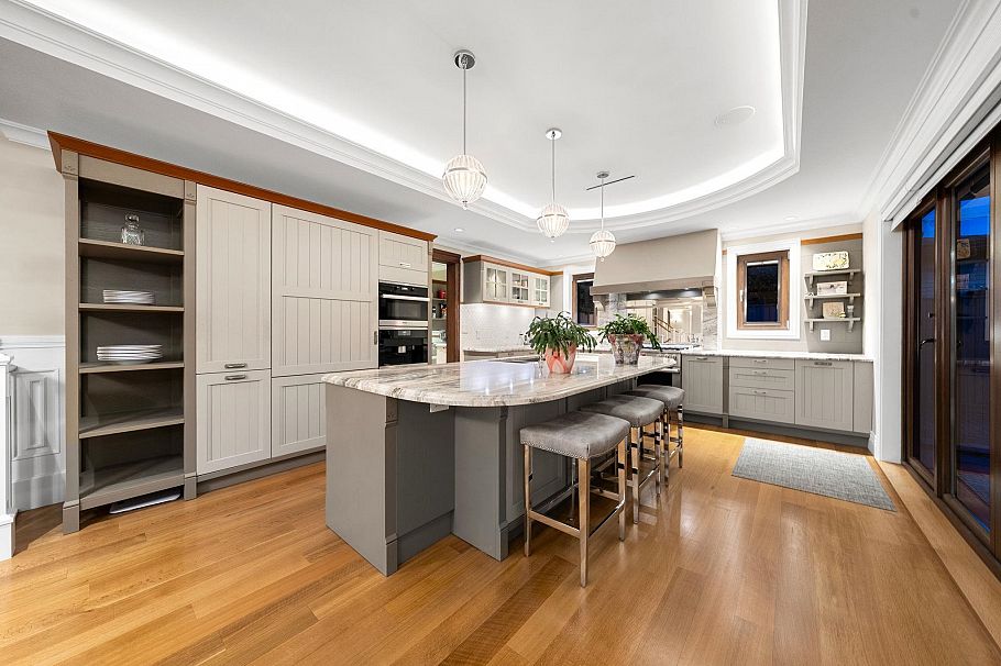 2809 Edgemont Boulevard North Vancouver, BC - 9