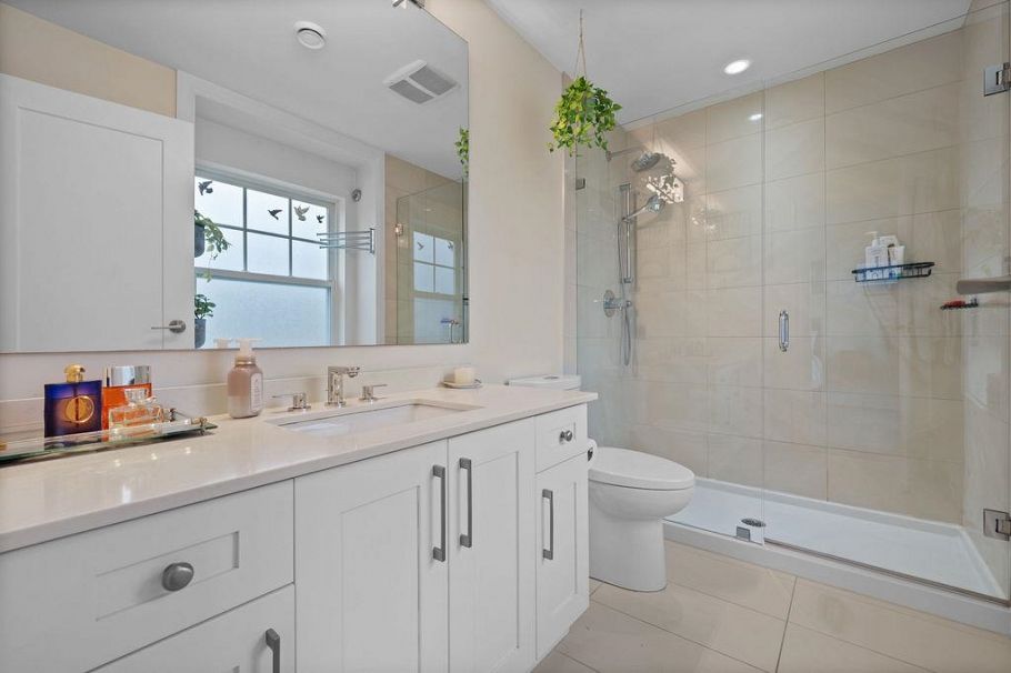 5681 Killarney Street Vancouver, BC - 25